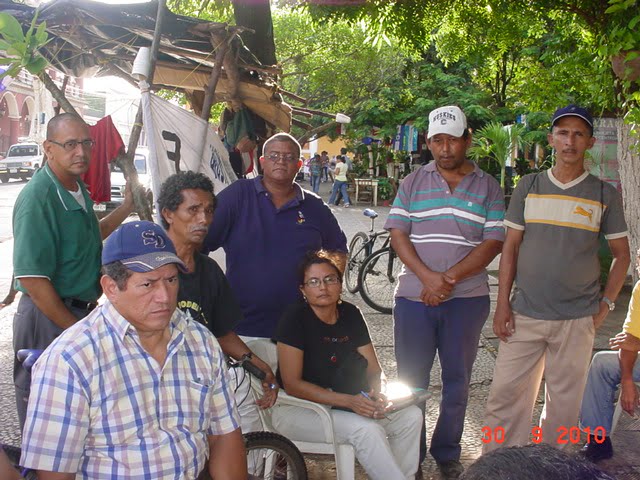 Trabajadores municipales a la espera de su reintegro
